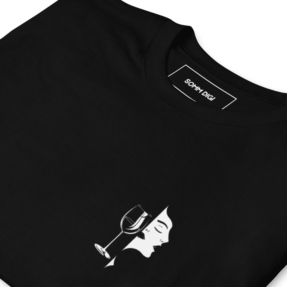 Artful Sip T-Shirt – The Ultimate Wine Tee for Enthusiasts